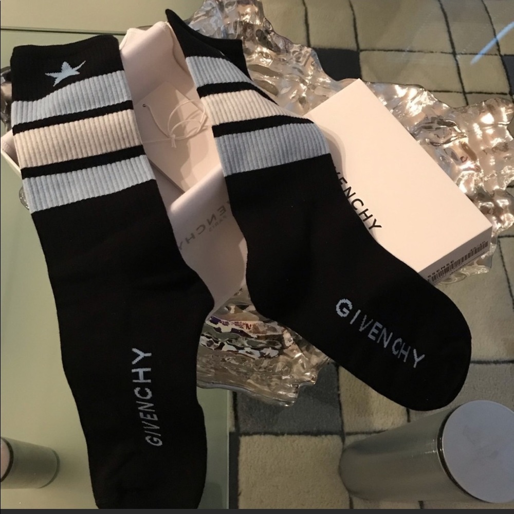 GIVENCHY